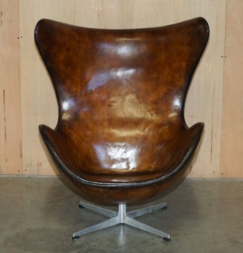 ORIGINAL FULLY RESTORED 1965 FRITZ HANSEN EGG CHAIR FOOTSTOOL IN BROWN LEATHER - ADDITIONAL PHOTO 1